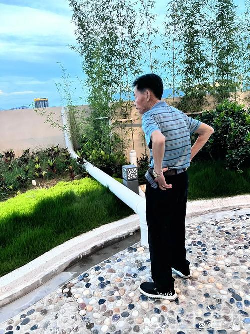 雨中鏖战：格罗夫斯孤身冲线夺冠